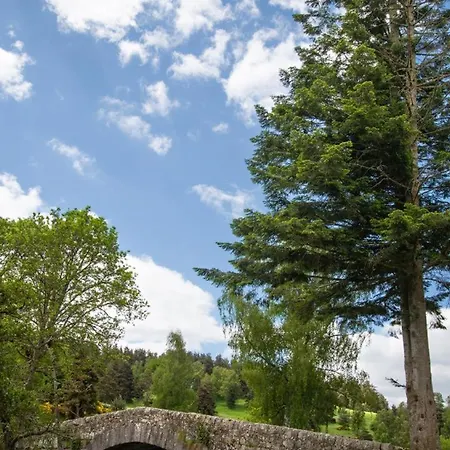 De France 24 Personnes - Domaine De Coulagnettes * Serverette
